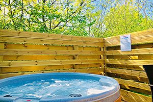 Longnor-Wood-Hot-Tub