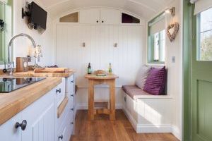 Old-Oaks-shepherd-hut-inside